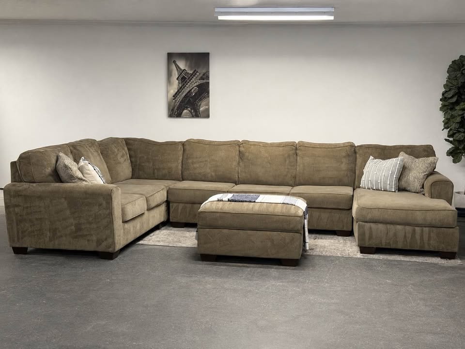 Brown U-Shaped Sectional w/ Left & Right Arm-Facing Chaise + Storage Ottoman